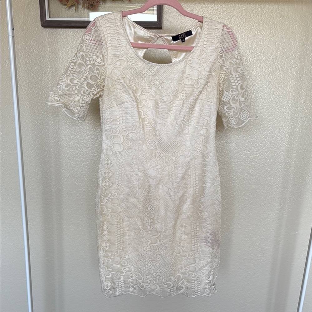 SOLD ❌Elegant Cream Lace Dress❌